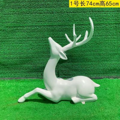 白色的梅花鹿，臥姿，仰頭，可上色