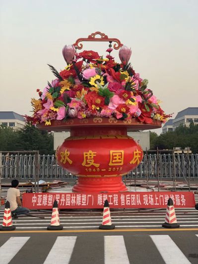 天安門(mén)春節(jié)玻璃鋼彩繪歡度國(guó)慶花籃雕塑