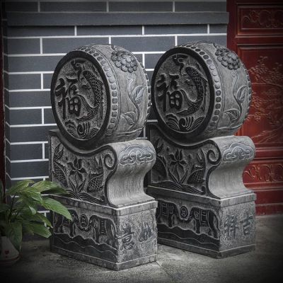古建門口抱鼓石，黑色大理石雕刻