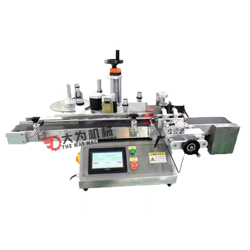 自動(dòng)臺(tái)面貼標(biāo)機(jī)和標(biāo)準(zhǔn)自動(dòng)貼標(biāo)機(jī)的區(qū)別(圖1) 自動(dòng)臺(tái)面貼標(biāo)機(jī)和標(biāo)準(zhǔn)自動(dòng)貼標(biāo)機(jī)的區(qū)別(圖1)